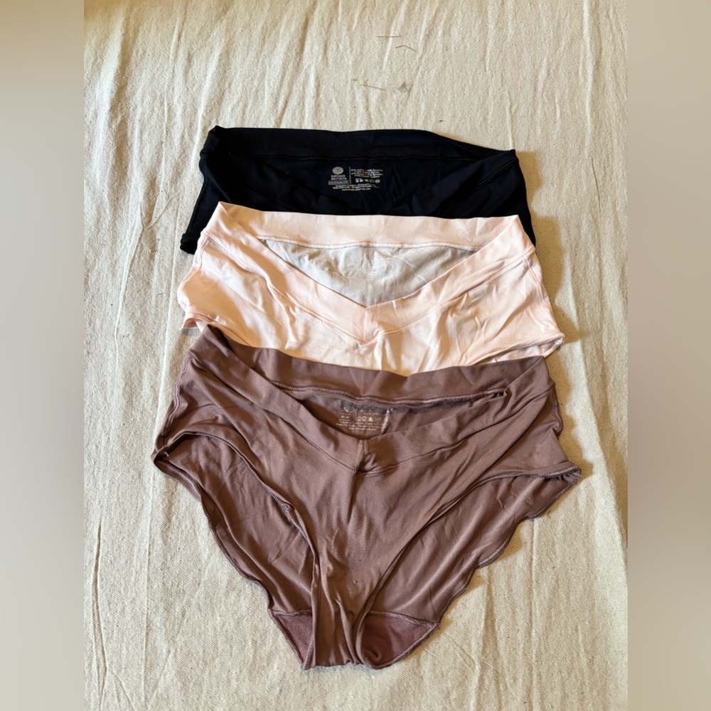 Kindred Bravely Med Grow With Me Maternity Postpartum crossover Hipster 3 pairs